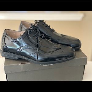 Reveal' Wingtip Oxford
FLORSHEIM